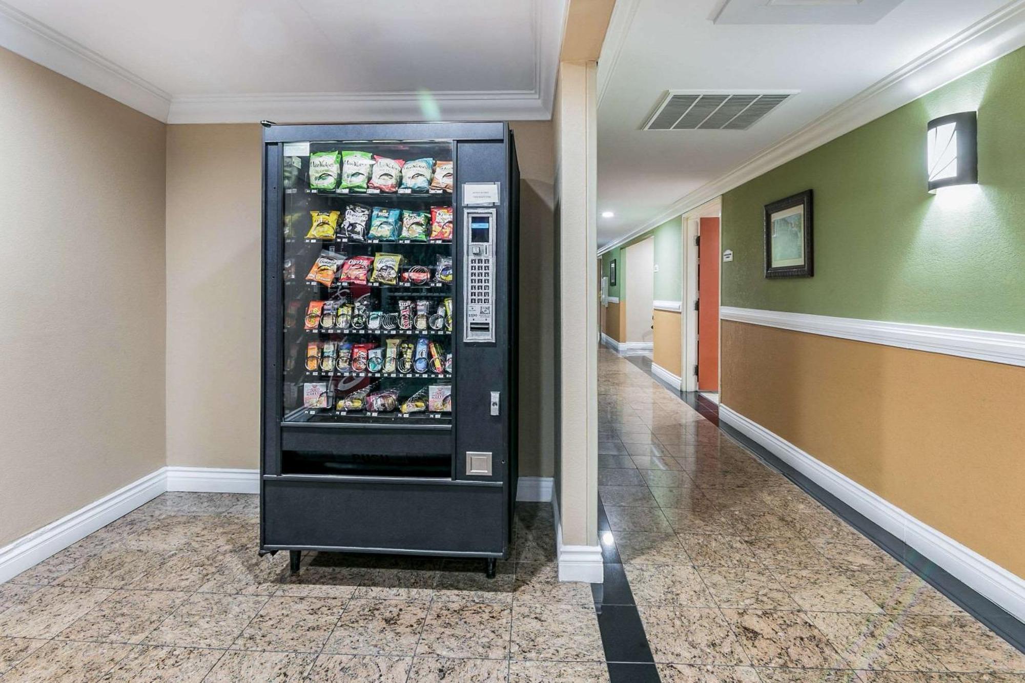 Quality Inn & Suites Atlanta Airport South College Park Buitenkant foto
