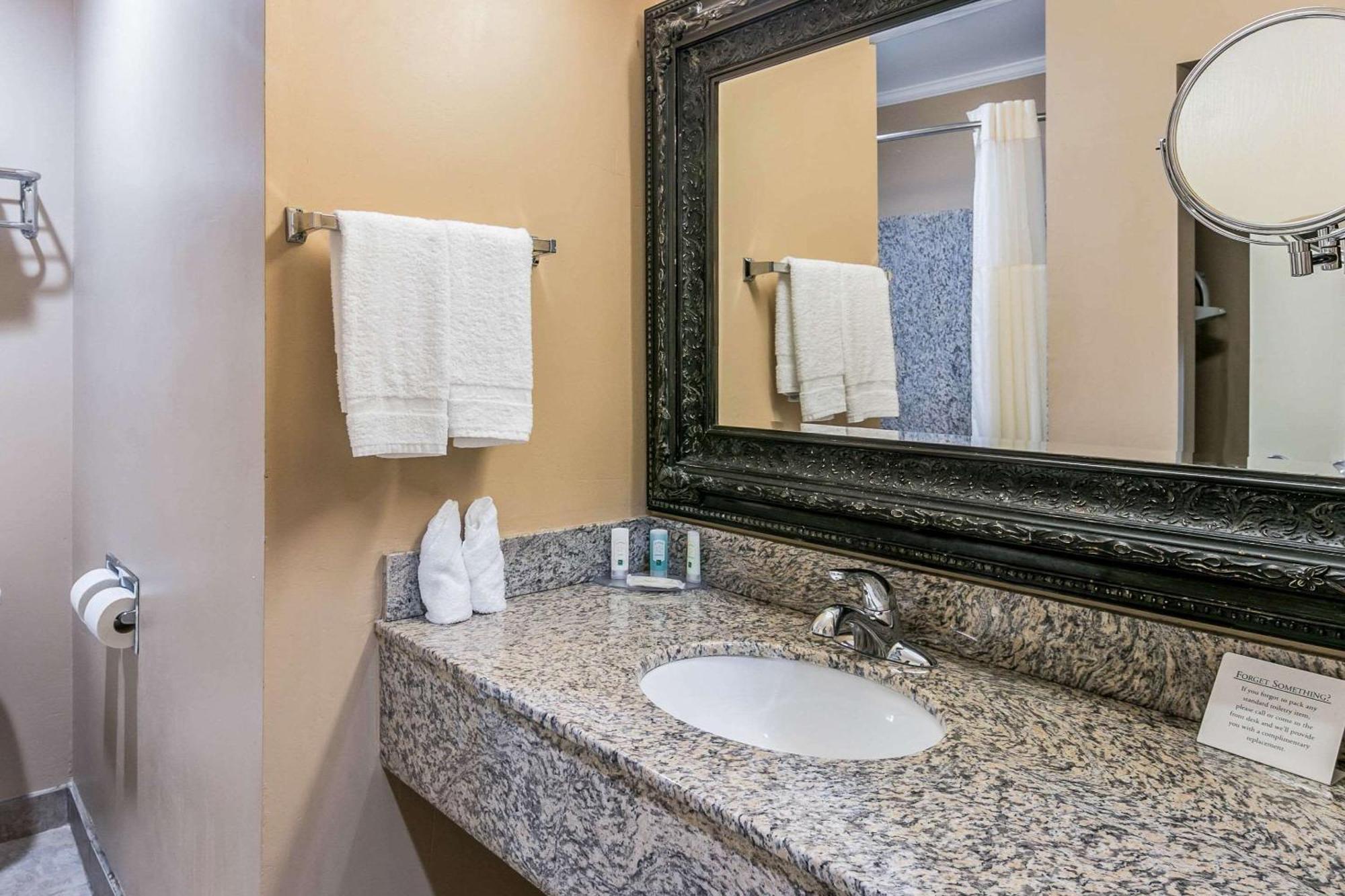 Quality Inn & Suites Atlanta Airport South College Park Buitenkant foto