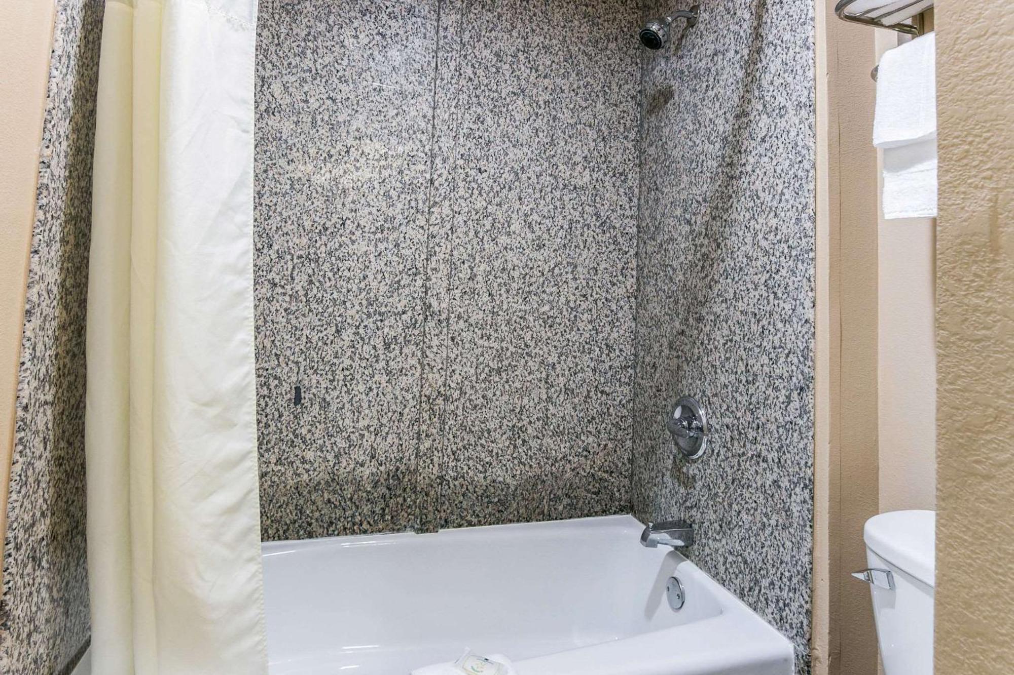 Quality Inn & Suites Atlanta Airport South College Park Buitenkant foto